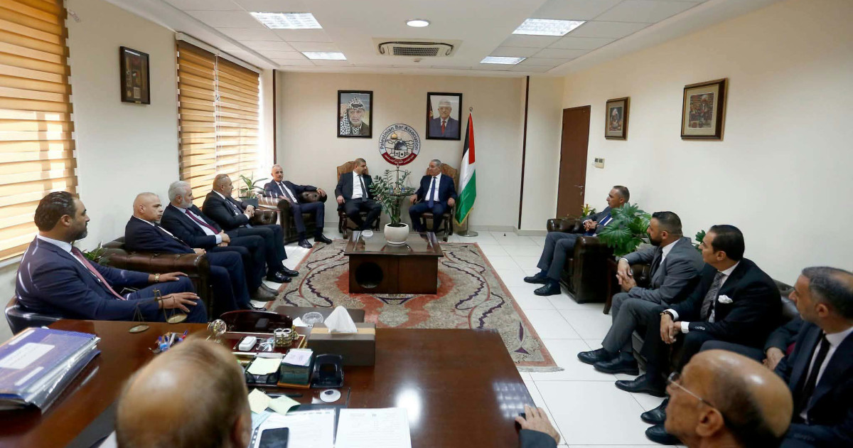 تفاصيل لقاء حسين الشيخ مع نقابة المحامين الفلسطينيين