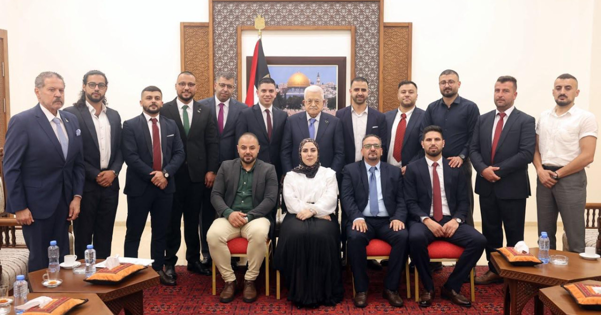 الرئيس عباس يلتقي بوفد الاتحاد العام لطلبة فلسطين
