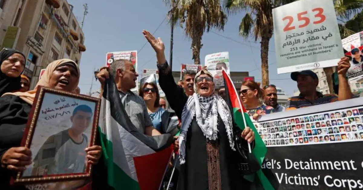 تظاهرات في الضفة الغربية للمطالبة باسترداد جثامين فلسطينيين تحتجزهم إسرائيل
