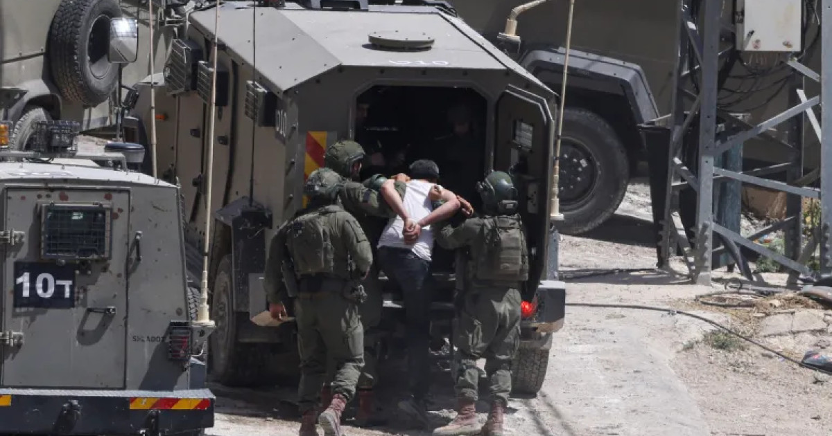 الاحتلال يصيب شابًا ويعتقل 18 مواطنًا في محافظات الضفة
