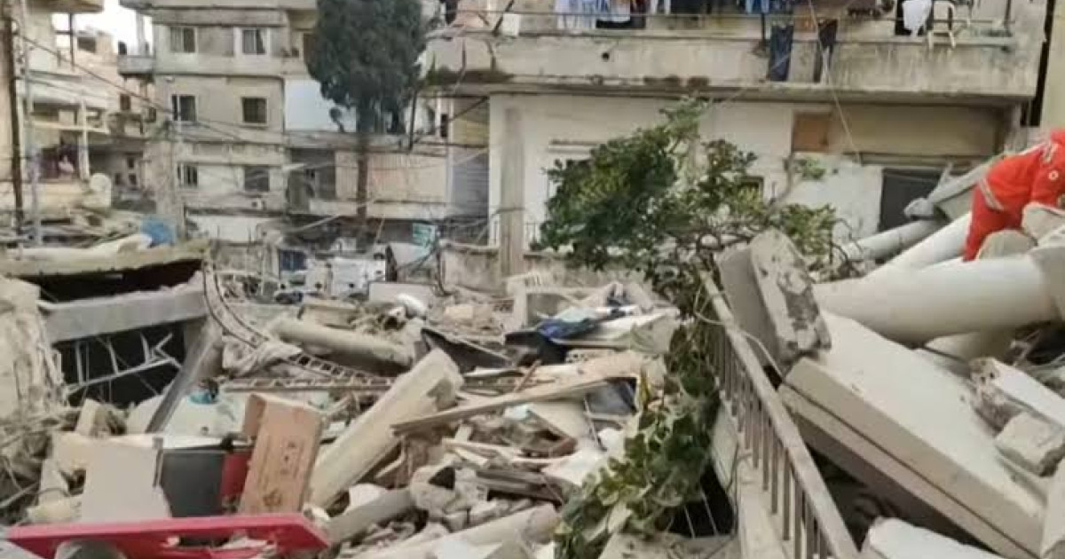 وفاة 11 نازحاً وإصابة 14 بانهيار مبنى سكني في غزة
