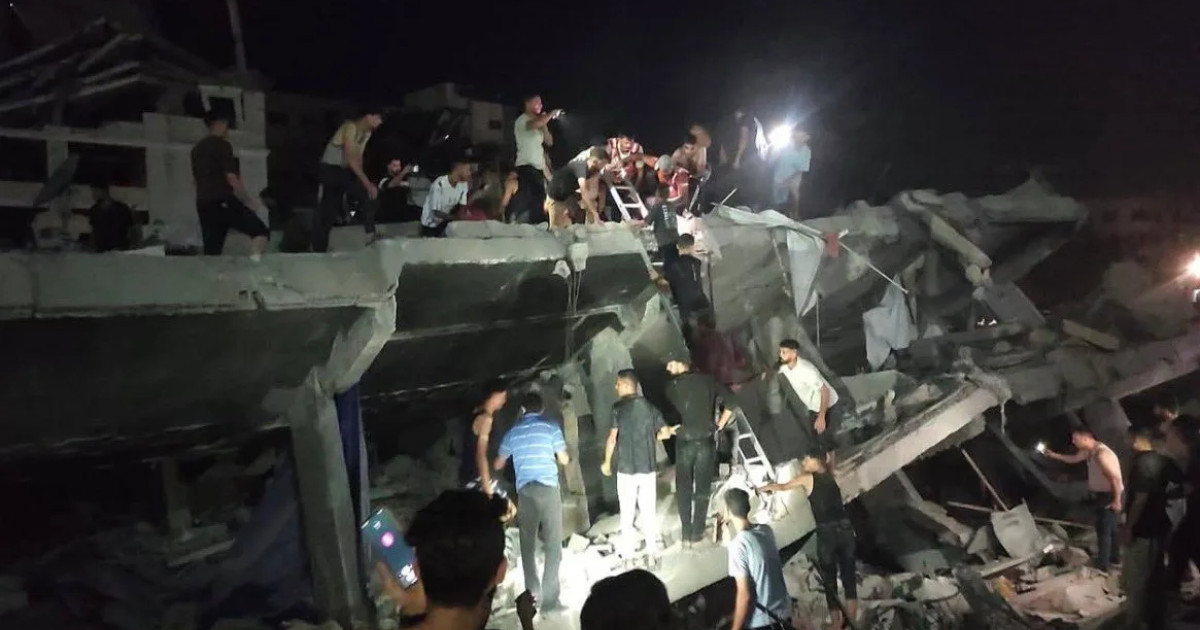 ارتفاع حصيلة انهيار بناية تؤوي نازحين في غزة إلى 14 شهيدًا